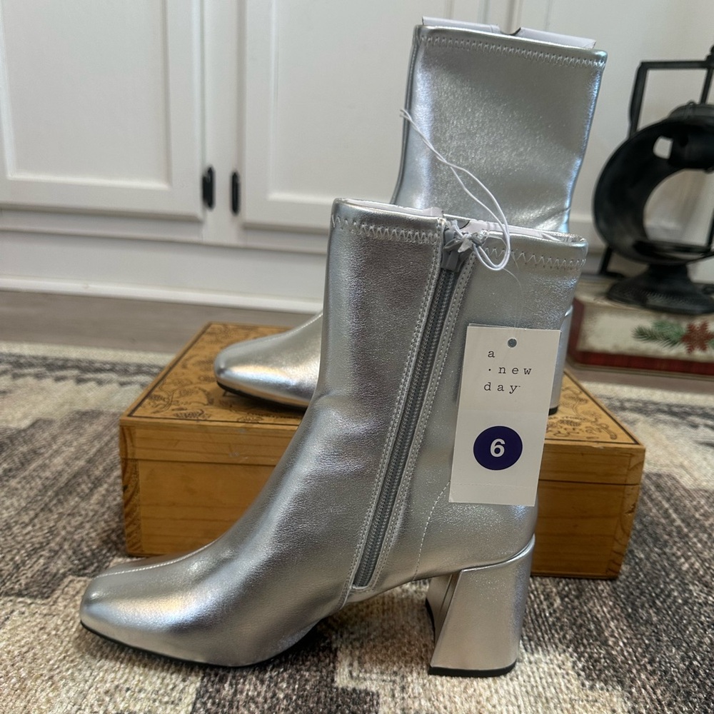 NEW A New Day Pippa Stretch Boots Women’s Size 6 NWT  Silver Ankle Boots - Picture 14 of 16